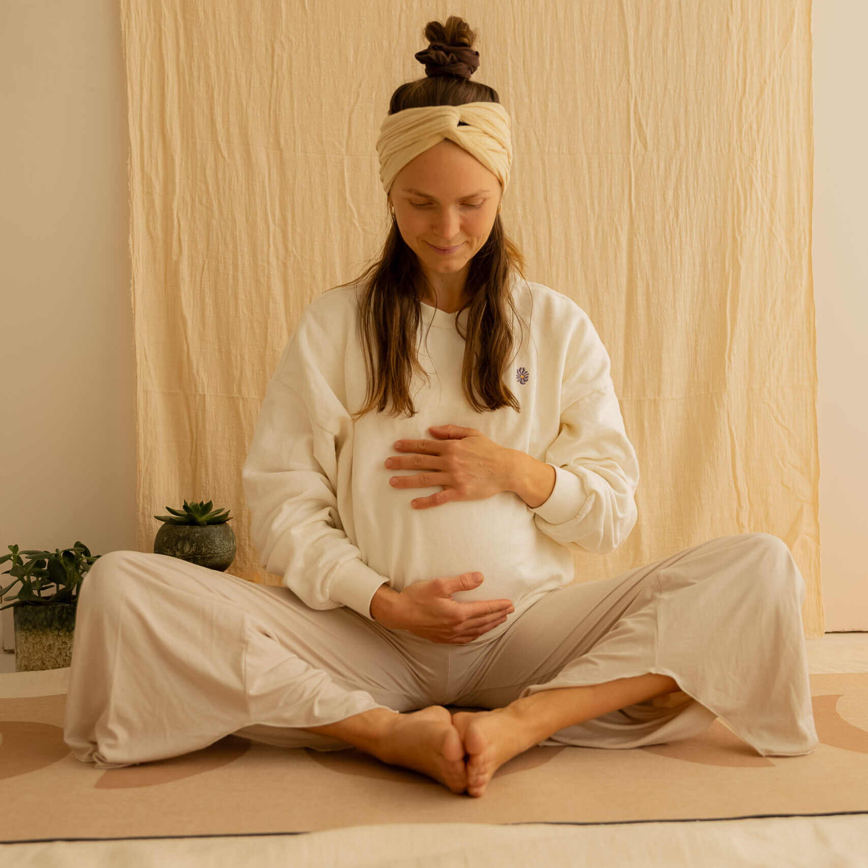Schwangerschaftsyoga Meditation Babybauch